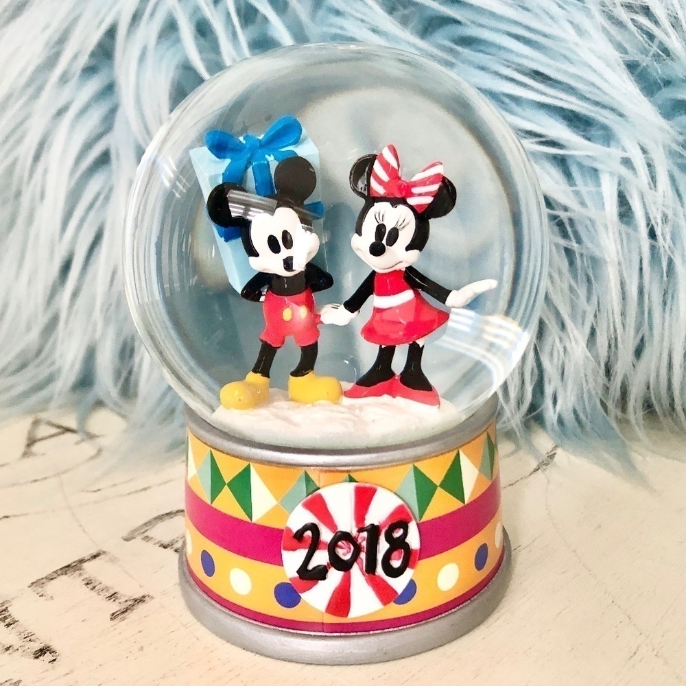 Disney, 2018,‎ Mickey, &, Minnie, Mouse, Exclusive, Snow Globe, Nice Condition